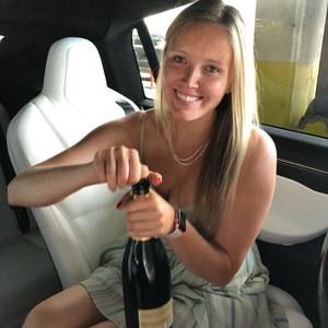 Meet your Posher, Caitlin